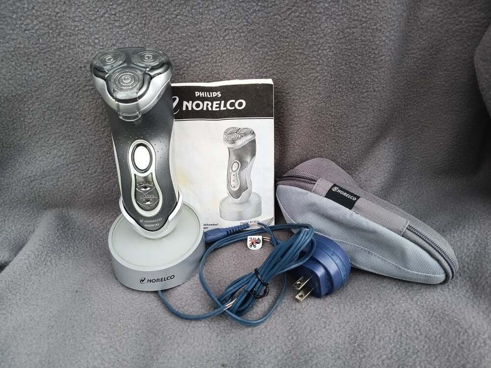 Philips Norelco 8150XL Tripleheader Cordless Rechargeable Stand Speed XL